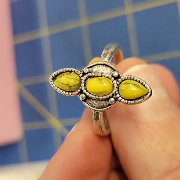 3 Yellow Stones Silver Tone Ring Size 9 - Picture 1 of 4